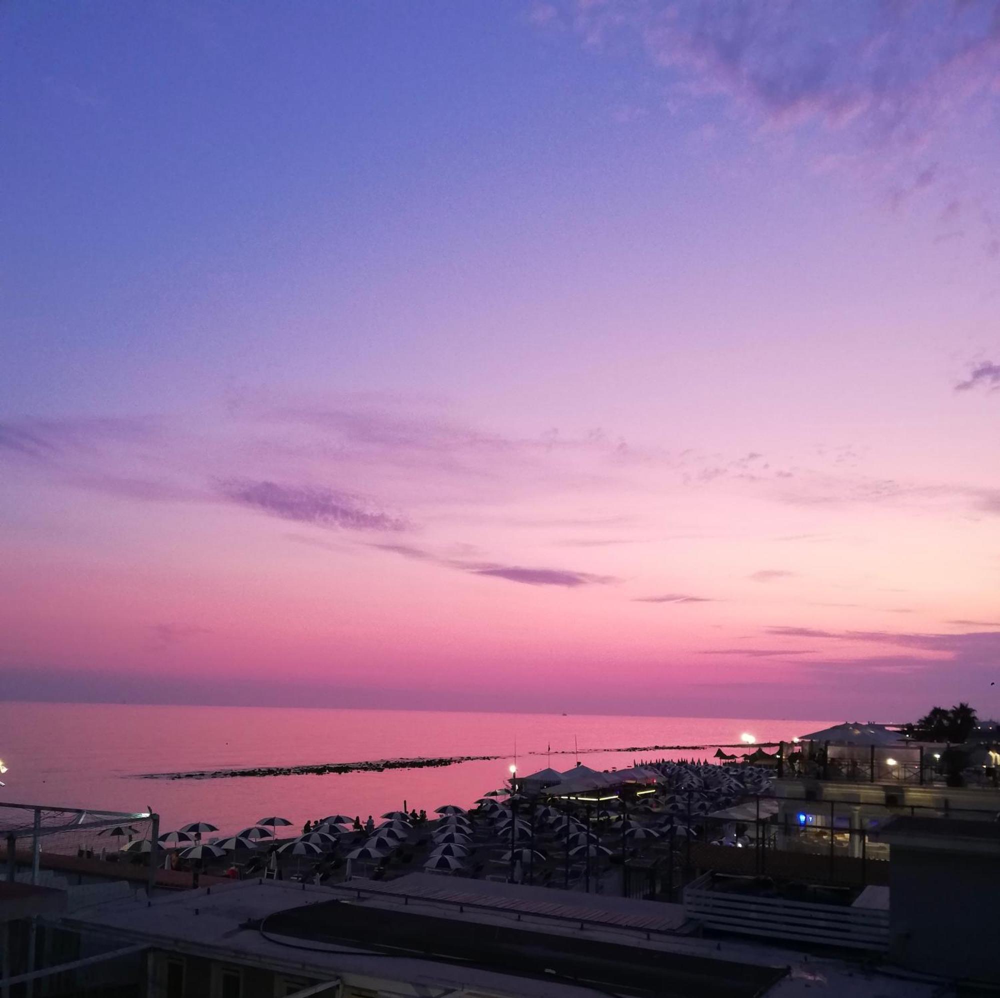 Lotus - Appartamento Sul Mare A Ostia Con Giardino Relax Ngoại thất bức ảnh